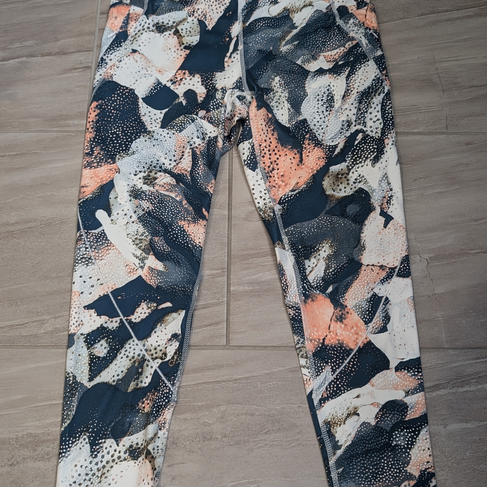 Abstract Patterned Leggings - Picture 4 of 11